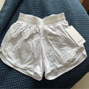 LULULEMON. White Track This MR Short 5” Lined. Size 6